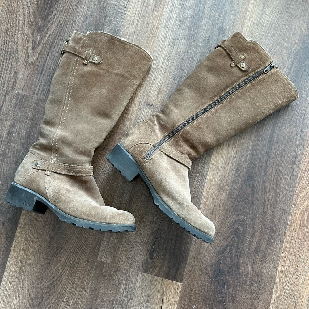 These brown suede UGG boots went to Petra!